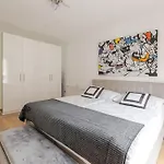 Brand New City Centre Air Condition 66Qm2