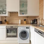 Brand New City Centre Air Condition 66Qm2
