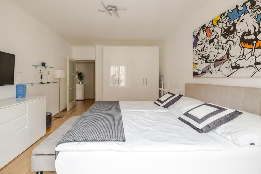 Apartment Brand New City Centre Air Condition 66qm2 *